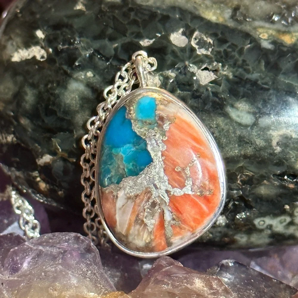 Turquoise spiny oyster sterling silver necklace - Picture 3 of 8